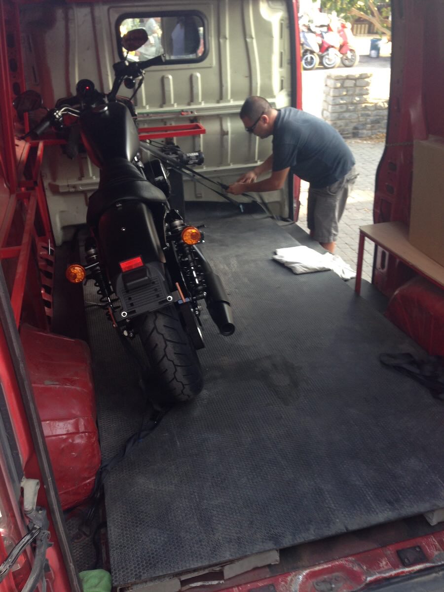 Khaan Moto Motorrad-Transportdienst